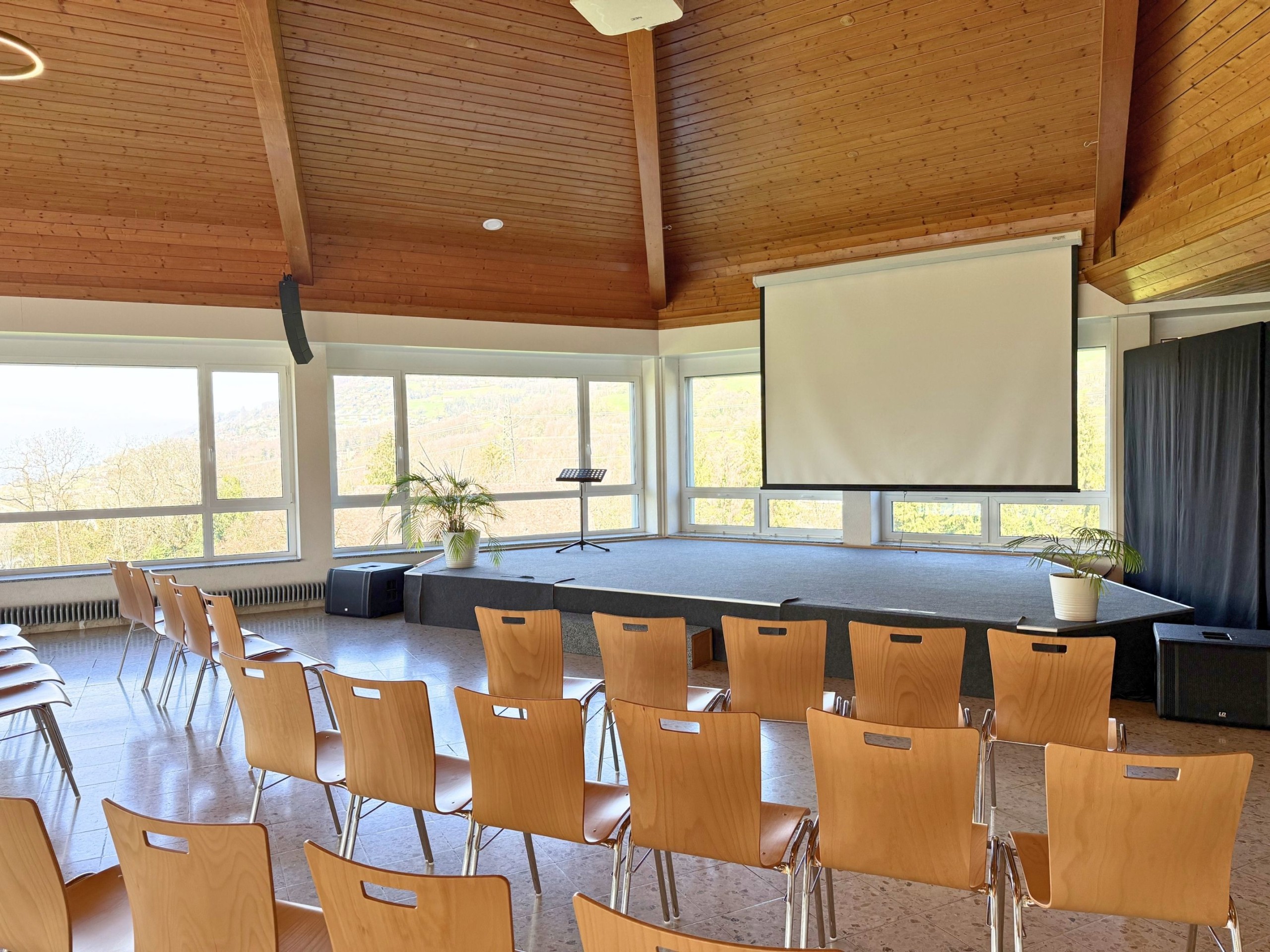 dentsdumidi-02-locationdesalle-forumemmaus-saint-legier-suisseromande